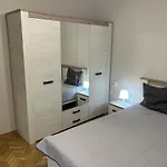 Апартаменты Niya Bourgas