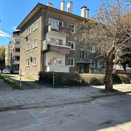 Niya Bourgas בורגאס